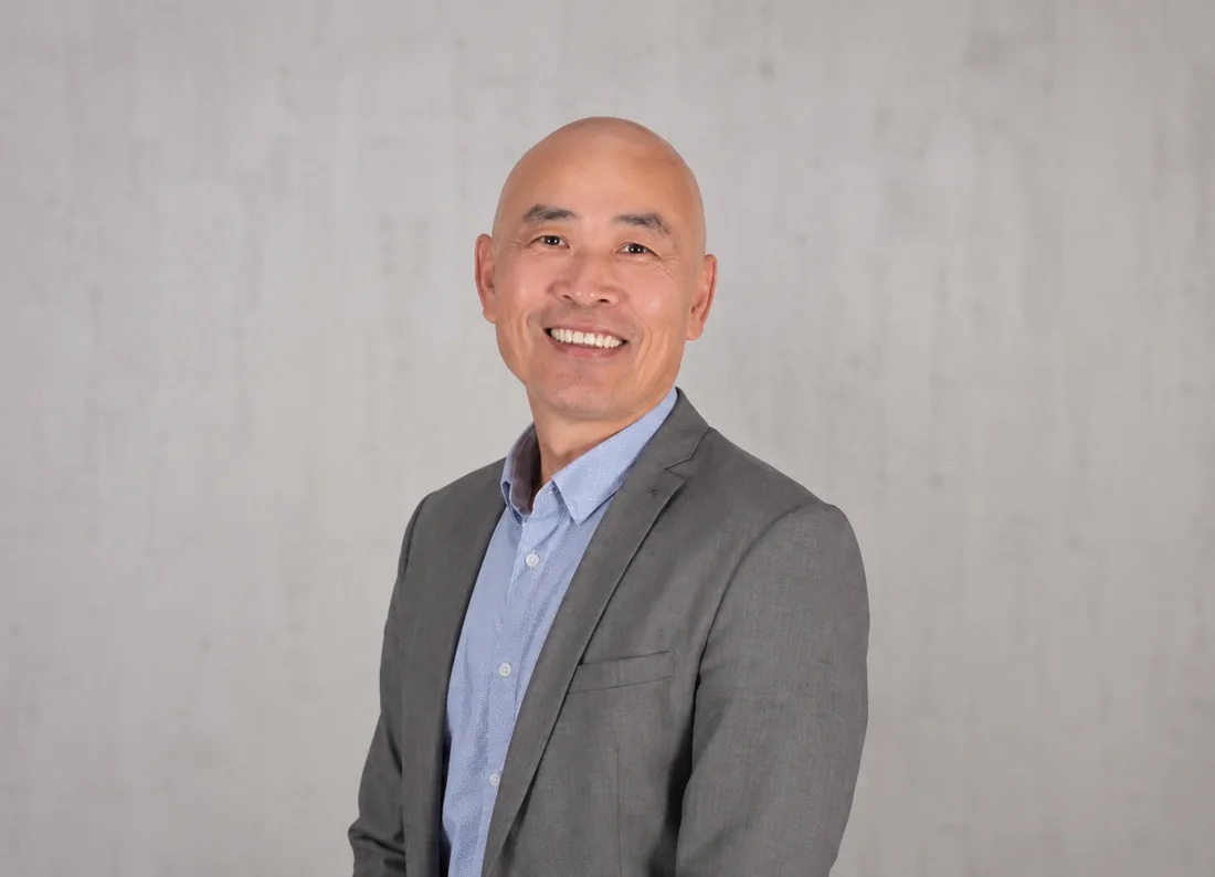 Portrait of financial adviser James Li.